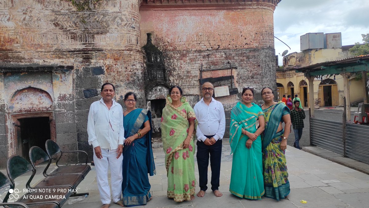 ModiPushpendra's tweet image. *अहोभाग्य* 
युग के महान आचार्य   दिगंबराचार्य 108 आचार्य देव यतिराज पूज्य  विद्यासागर जी महाराज के सपरिवार  *दर्शन,शास्त्र भेट,श्रीफल समर्पित करने  का पूण्य अवसर*       आज तीर्थक्षेत्र अंतरिक्ष पार्श्वनाथ     *सिरपुर जैन* मालेगांव  जिला बासिम महाराष्ट्र मे मिला 
👏👏👏👏