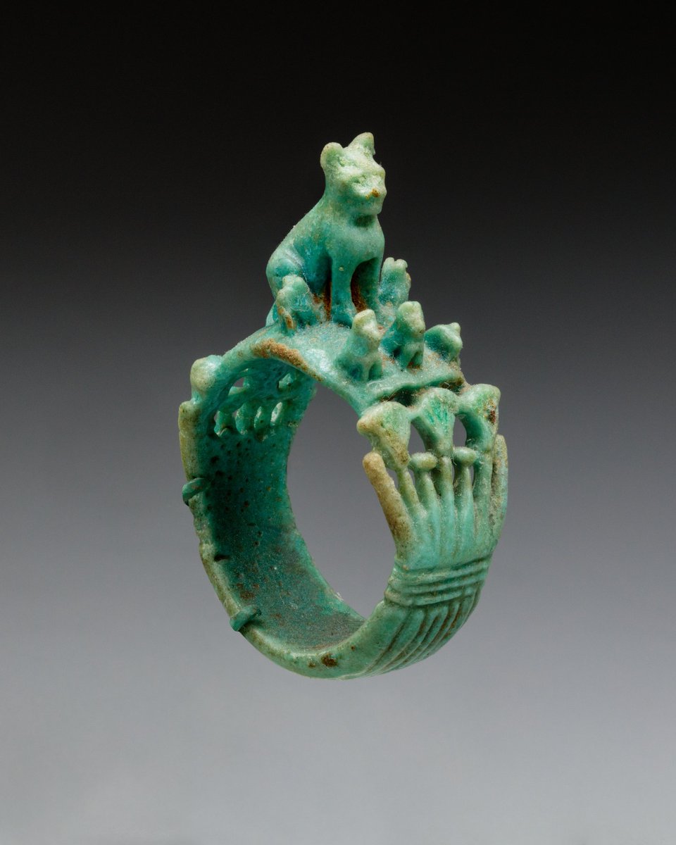 DrNWillburger's tweet photo. Another one for #InternationalCatDay: a marvellous #Egyptian faience ring depicting a #cat and her kittens. The ring is probably related to Bastet, the feline goddess of fertility and protection.
Photo: Metropolitan Museum of Art https://t.co/fgZTB7WchT