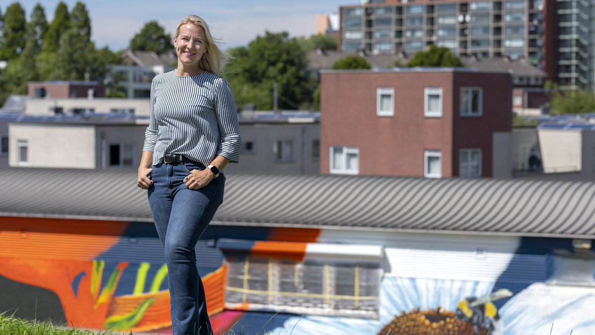 Met de inzet van #Stadsmariniers gaat Rotterdam onveiligheid in de stad tegen. We gingen een dag op stap met Avril Schreurs, stadsmarinier in #Delfshaven. 'Ik ga pas weg als het hier is verbeterd.' 💪🏻

Lees het hele verhaal van Avril. 👉 bit.ly/3QnETpz