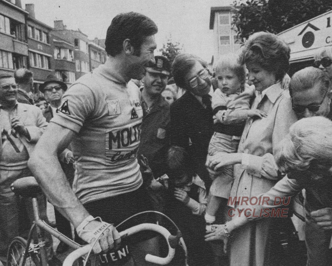Miroir2Cyclisme's tweet image. On souhaite un très bon anniversaire à Axel Merckx, 50 ans tout juste aujourd'hui 🎂. Le petit bonhomme a bien grandi !

We wish a very happy birthday to @axelmerckx , 50 years old just today 🎂 

📸 MC (Tour 1975)
#AxelMerckx #Merckx #TDF #TDF1975 #cyclisme #cycling #ciclismo