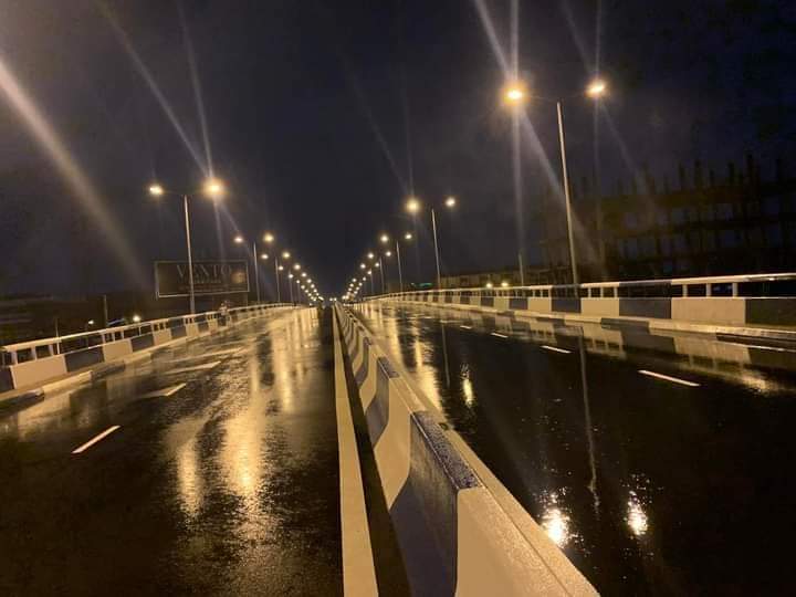 donpeaceful's tweet photo. Night 🌙 View of OROCHIRI/WOROKWU FLYOVER another Quality Project delivered by Governor Nyesom Ezenwo Wike, ready to be commissioned tomorrow Monday 8th.
#WorksOfWike
#QualityProject
#MOW https://t.co/4bjIRNYTer