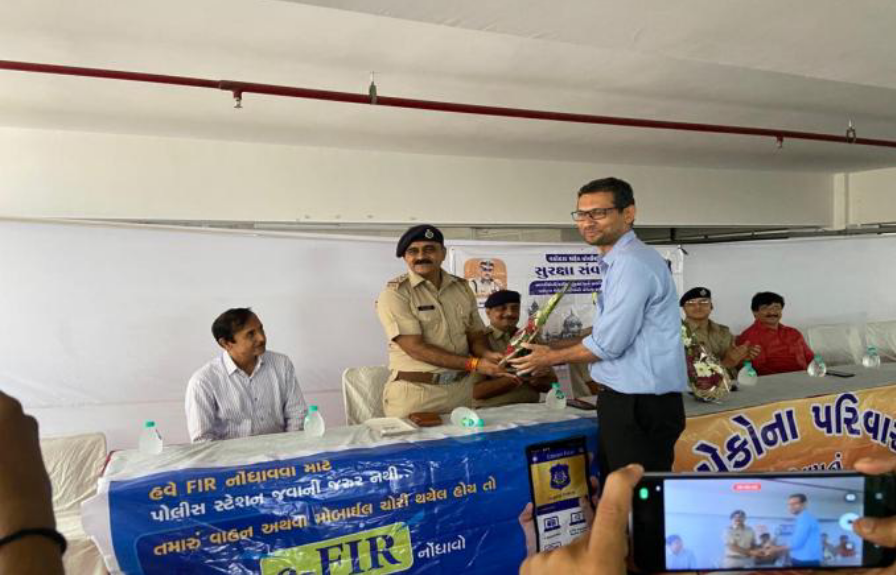 Vadcitypolice's tweet photo. e-FIR, સાઇબર ક્રાઈમ, શી ટીમ તેમજ મિશન ક્લીન અંતર્ગત NDPS અંગે વિસ્તૃત ચર્ચા કરી જરૂરી માર્ગદર્શન આપતી તથા સુરક્ષા સંવાદ અંતર્ગત પેકોના એન્જિનિયરીંગ મકરપુરા GIDC ખાતે અવેરનેસ કાર્યક્રમ કરતી માંજલપુર પોલીસ ટીમ
Thread: ( 1/2 )

@dgpgujarat
 
#vadodaranews #efir #efirawarenessprogram https://t.co/ZC0qXFFY3n