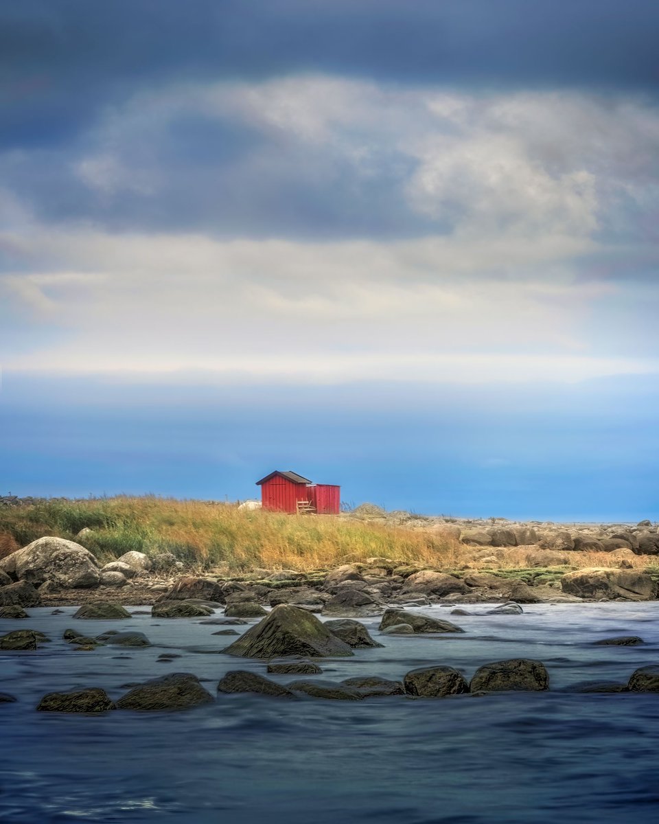 ”Dreams of past vacations” - This view gives me a lot of nostalgia memories.
#landscape #seascape #landscapephotography