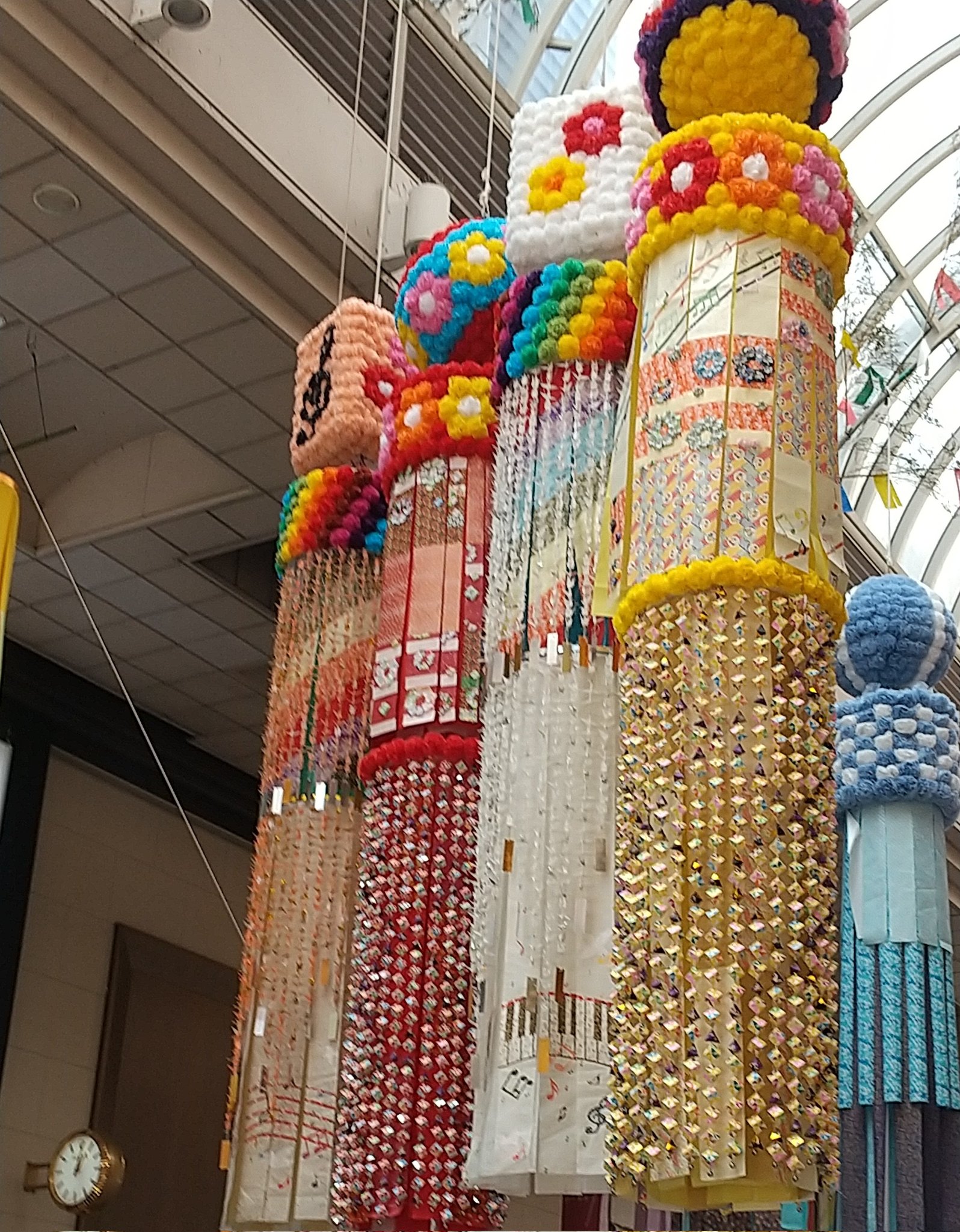 らいや こんにちは 前回は名掛丁 今回は一番町あたりです 一番目 皆が撮っていたよ 千羽鶴が凄いです ニ番目 金賞の作品です 三番目 こけしの七夕可愛いいな T Co Ku8w5xfasc Twitter