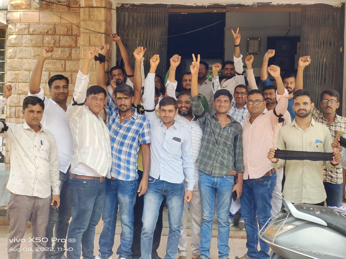 #Aug_8_Black_Day 
बिजली वालो की भी सुनो सरकार।
इतना भी अब ना करो अत्याचार।।
<a href="/ashokgehlot51/">Ashok Gehlot</a> 
<a href="/BSBhatiInc/">Bhanwar Singh Bhati</a> 
<a href="/SachinPilot/">Sachin Pilot</a>
<a href="/GovindDotasra/">Govind Singh Dotasra</a>
<a href="/1stIndiaNews/">First India News</a> 
<a href="/zeerajasthan_/">ZEE Rajasthan</a> 
<a href="/DainikBhaskar/">Dainik Bhaskar</a>
<a href="/PrthveerajG/">prathviraj gurjar</a> <a href="/MeenaBagru/">Bajrang Lal Meena Bagru</a>