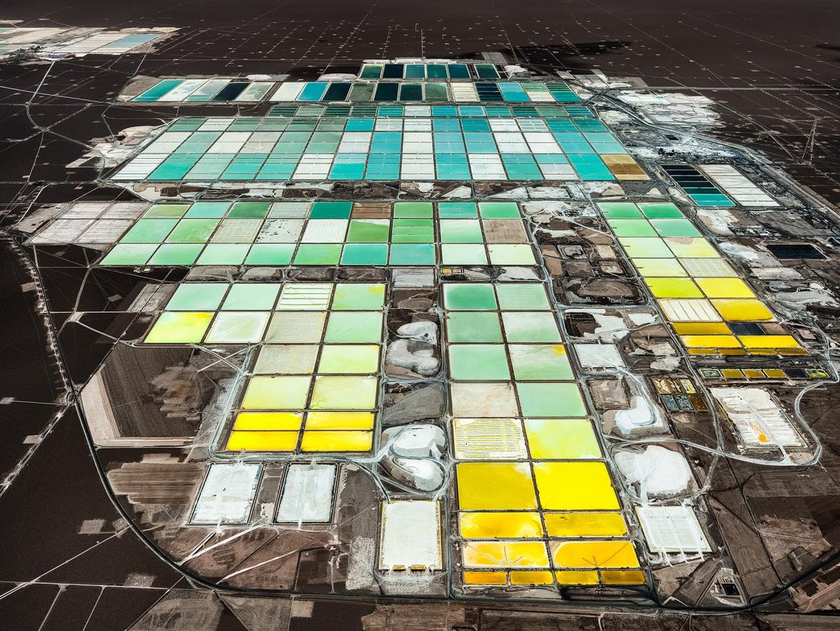 DaveAtherton20's tweet image. How green is your electric car?

This is the Lithium Fields&apos; in the Salar de Atacama salt flats in northern Chile

The mine where the extracted metal consumes 21 million litres of water per day &amp;amp; 2.2 million litres of water is needed to produce one ton of lithium.
