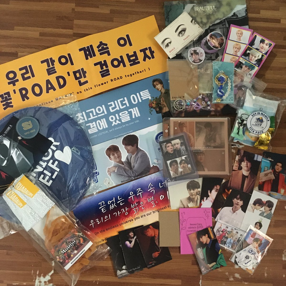 chojepay's tweet photo. PHELFS! πβ¨π₯Ί SOBRA SOBRANG THANK YOU!! π€π₯Ί napaka dami ko na memories from SS9, nasakin pa lahat nung sa SS8 π₯Ίπ«Ά
I'll try to tag everyone who gave me these freebies π₯Ίπ«Άπ once again, super thank you! π Mahal na mahal ko kayo! ππ«Ά
#PHELFS #SS9MANILA https://t.co/tRUodIL5b4