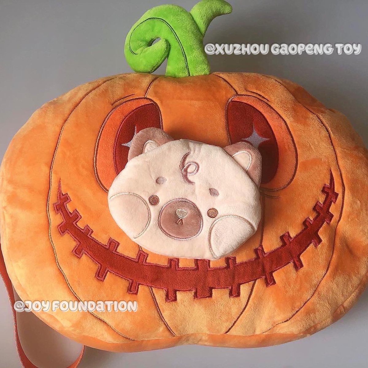 GaoPengToys's tweet image. 🎃🍁Get ready for Halloween in advance. We have designed a pumpkin plush bag, about 40cm, but it seems a bit too big lol😂 , and we have to urgently revising the size.

👻Get custom quote:bit.ly/3PixHKd

#toymanufacturer  #gaopengtoy #plushdesigner  #plushartist #plush
