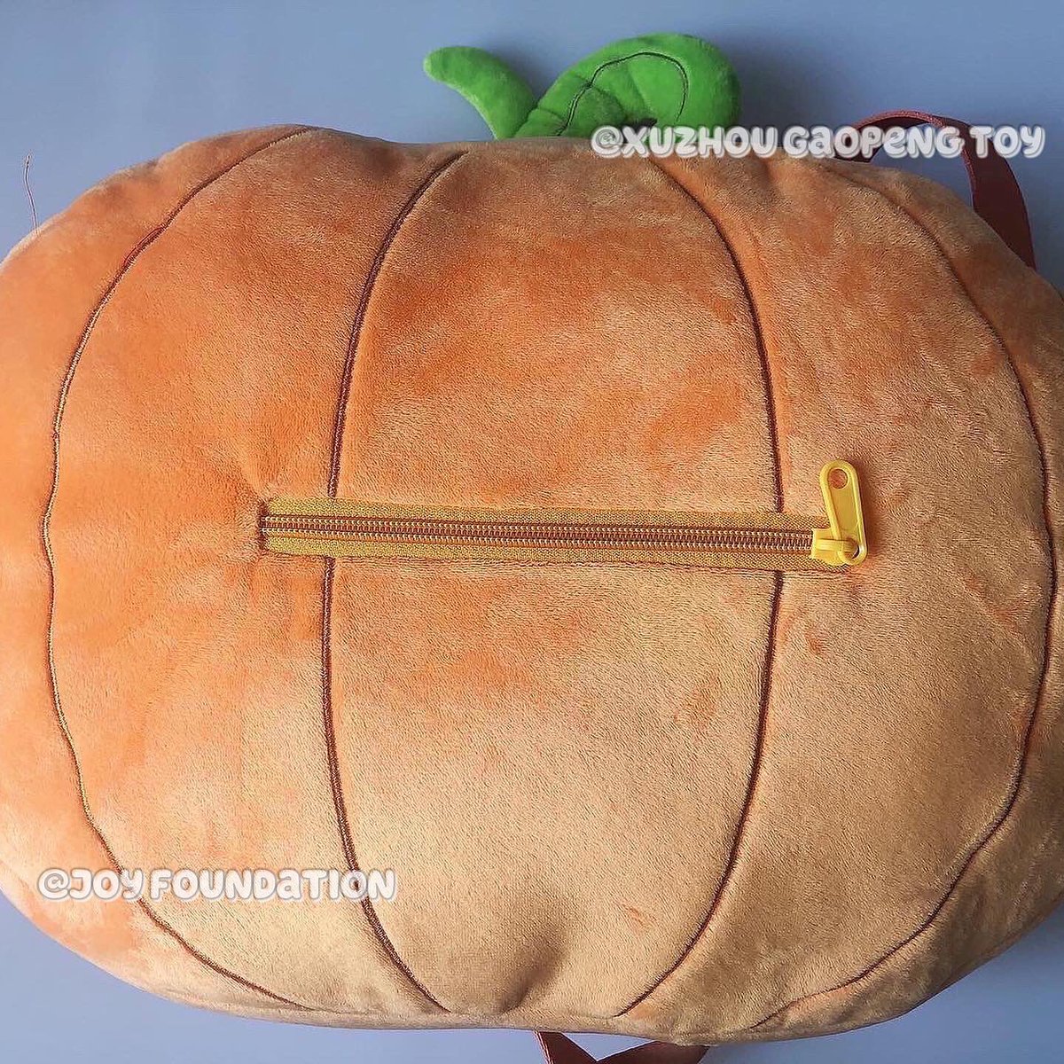 GaoPengToys's tweet image. 🎃🍁Get ready for Halloween in advance. We have designed a pumpkin plush bag, about 40cm, but it seems a bit too big lol😂 , and we have to urgently revising the size.

👻Get custom quote:bit.ly/3PixHKd

#toymanufacturer  #gaopengtoy #plushdesigner  #plushartist #plush