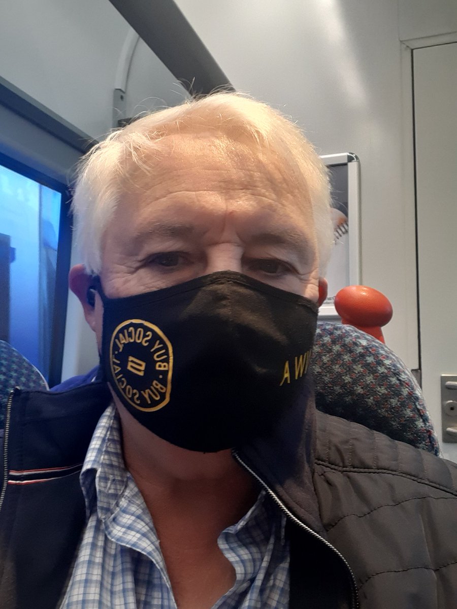 JohnSocEnt's tweet photo. #MondayCommute underway on a comfortable @Translink_NI train π What a beautiful morning π; 3k steps up and no miles, or emmissions from my hybrid car, which rests at home. #PublicTransport #ifyouwantituseit https://t.co/3mIbfh1JUC