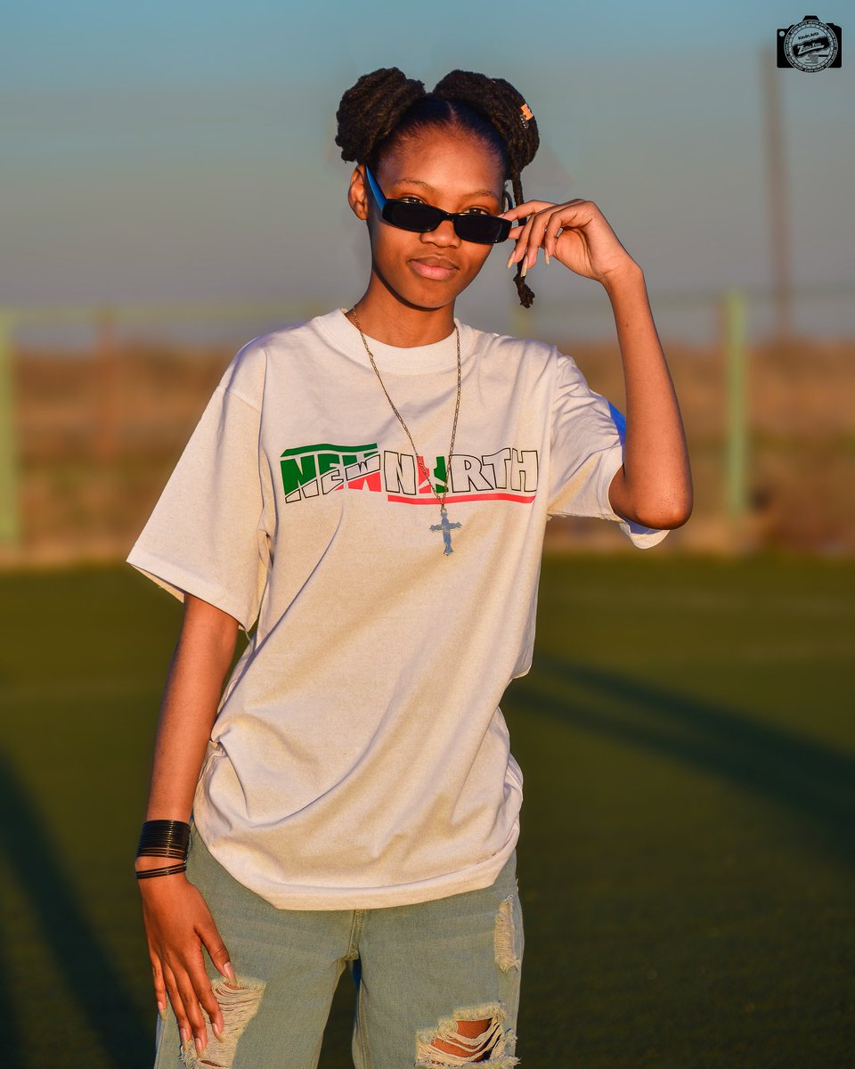NewNorthClothi1's tweet photo. Se rele jwalo ka hara ndawo, batho batla utlwa bohloko. 🇮🇹 Stadiana Fela ✈️ 18!!!

#NewNorth #BekeleBeke #SouthAfricanGP #VaalTwitter #streetwear #streetculture #italianculture 🇮🇹 #NewGenerationThinker
#MondayMotivation 

Model: Nthabeleng Pretty
📷: Kevin Artz Photography https://t.co/4LCNMaGkKN