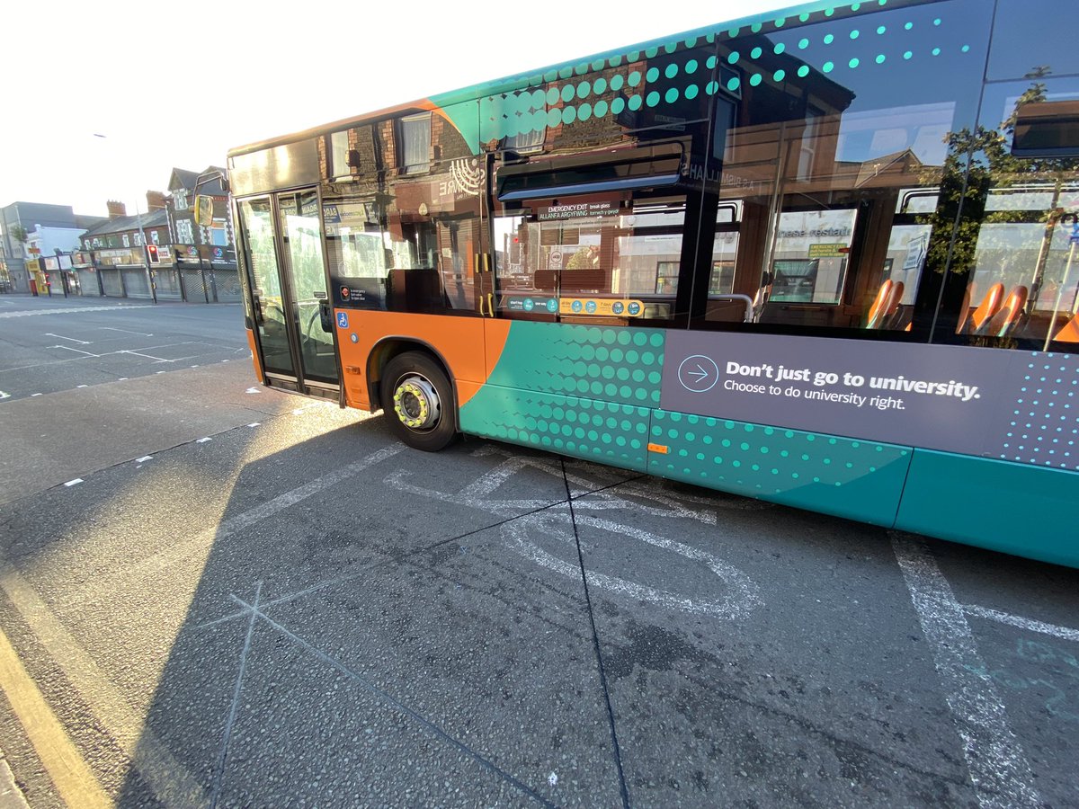 jayderham's tweet image. Great to see this @Cardiffbus making the most of the bike box and some of the pedestrian crossing this morning. There was ample time for them to have stopped before the bike box when the lights turned red so there’s no excuses here