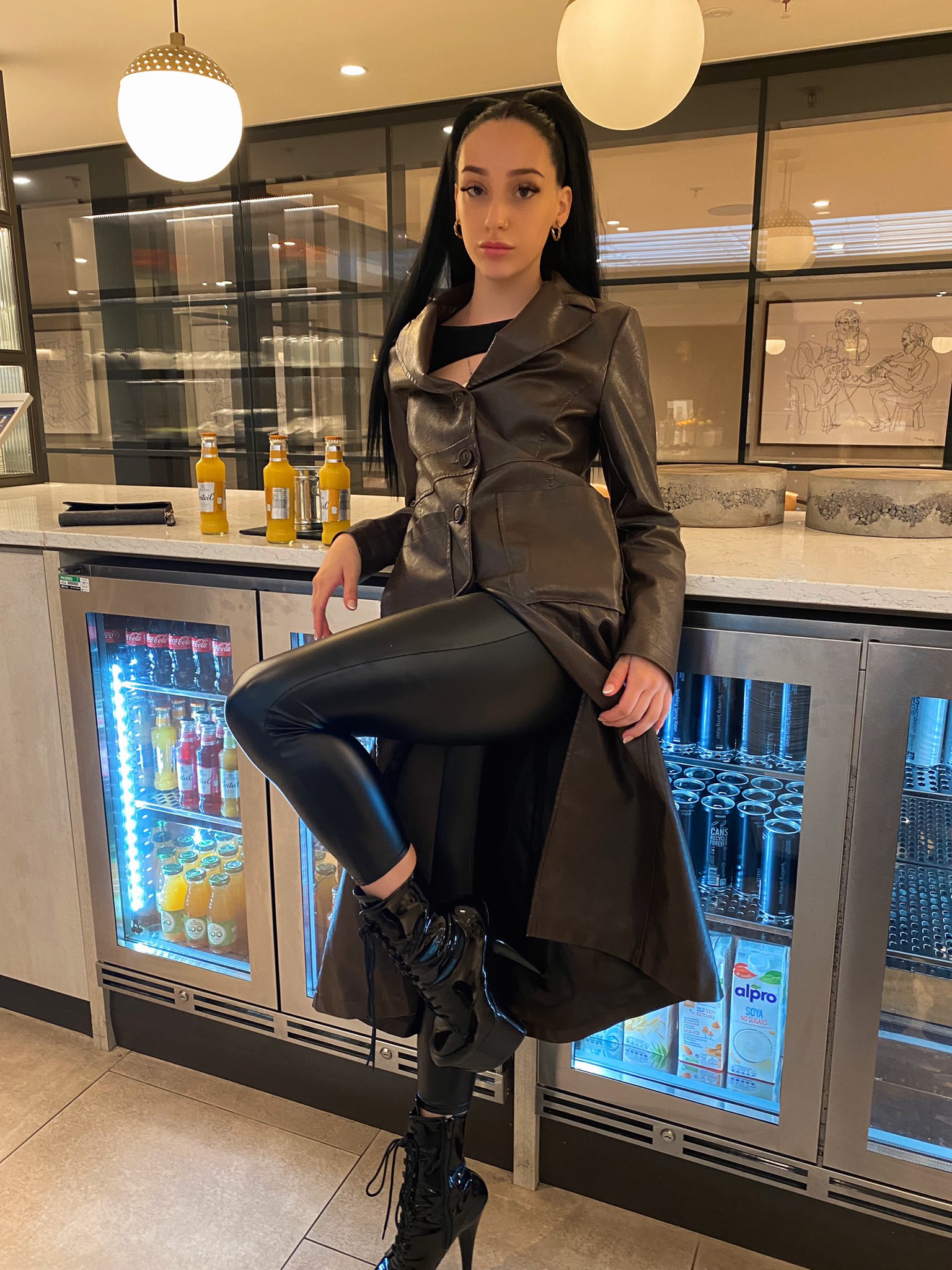 TW Pornstars - 𝐌𝐢𝐬𝐭𝐫𝐞𝐬𝐬 𝐋𝐨𝐥𝐢𝐭𝐚 𝐇𝐮𝐬𝐡. Twitter. Executive lounge. 12:12