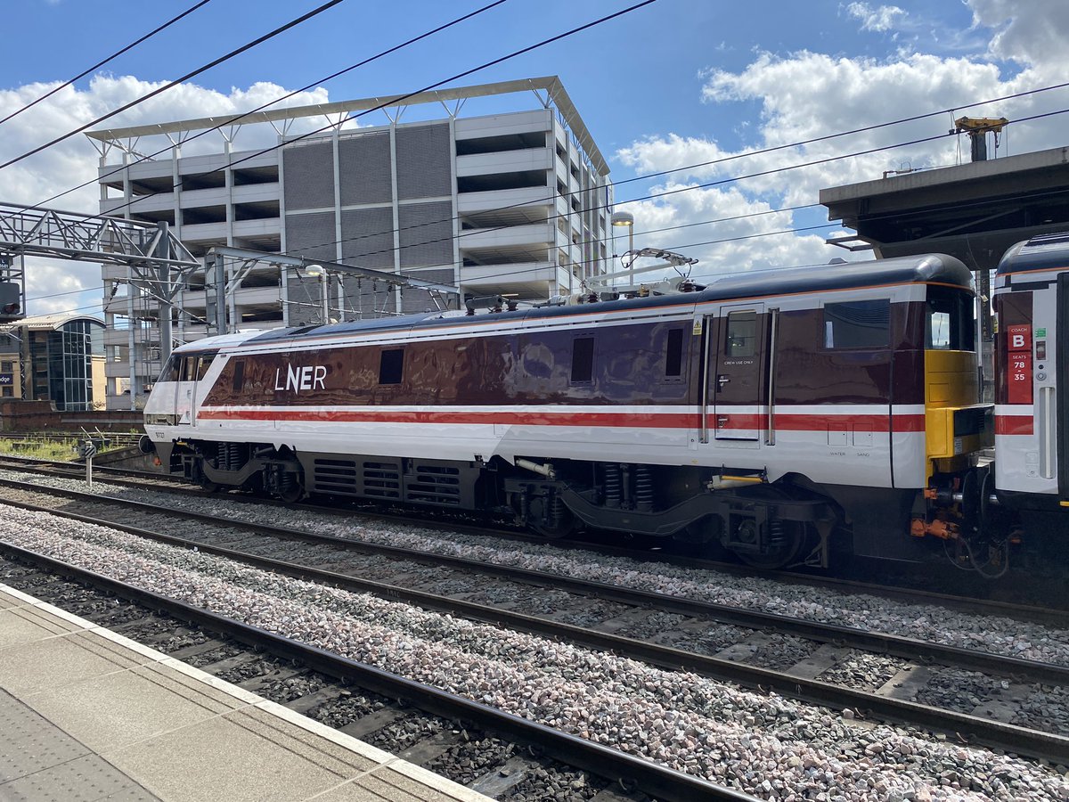 My first sight of <a href="/LNER/">London North Eastern Railway</a> 91127 in it’s new Intercity inspired livery. Looks amazing, we’ll done LNER.