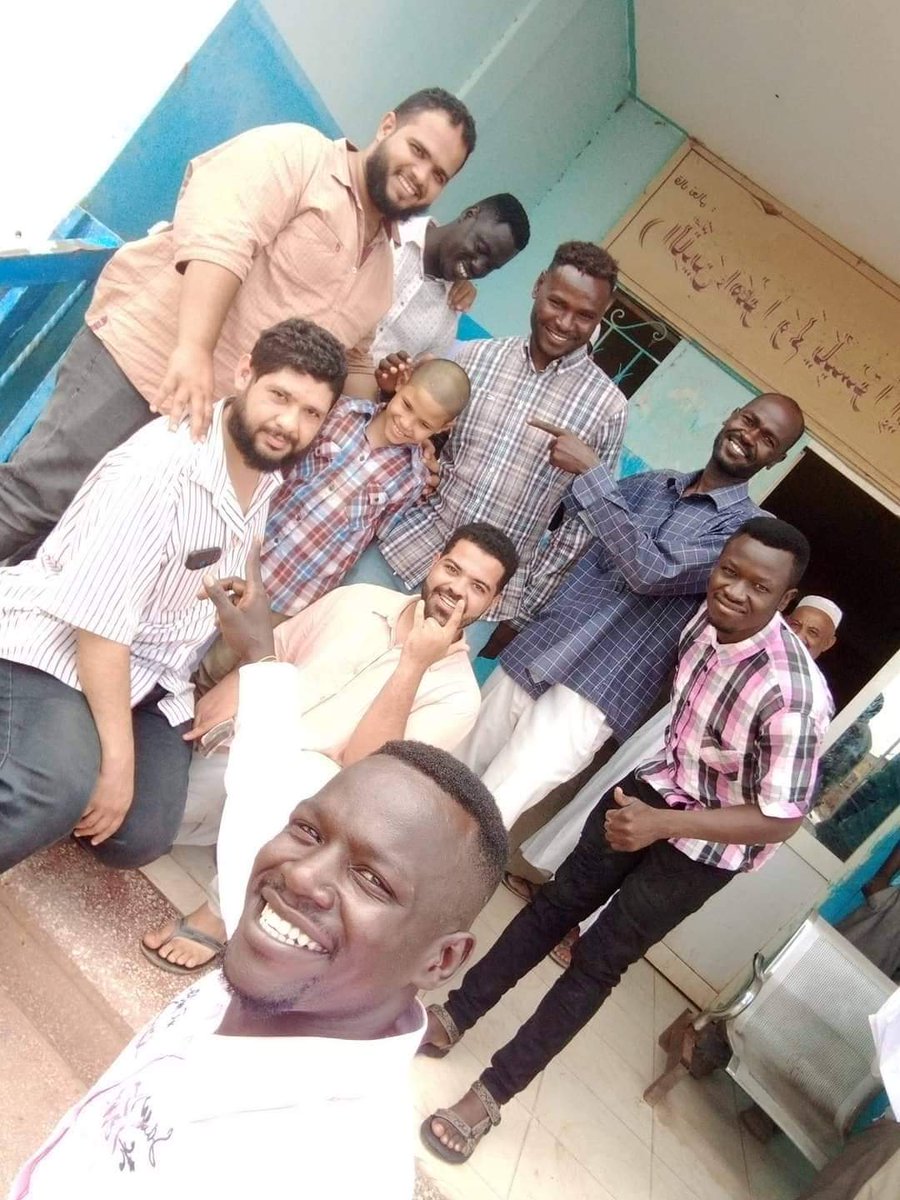 الحمد لله  مزمل كامل الآن بقسم شرطة مدني، وتم القبض علي إثنين من  افراد العصابة التى خطفته
الخطف تم بدافع الإنتقام، اذ ان شقيق المخطوف قبل 3 اسابيع وهو خارج من المسجد بعد صلاة الفجر اعترضته عصابة مكونة من 3  أشخاص على دراجة بخارية (موتر )  وخطفوا هاتفه الجوال قاومهم بشدة