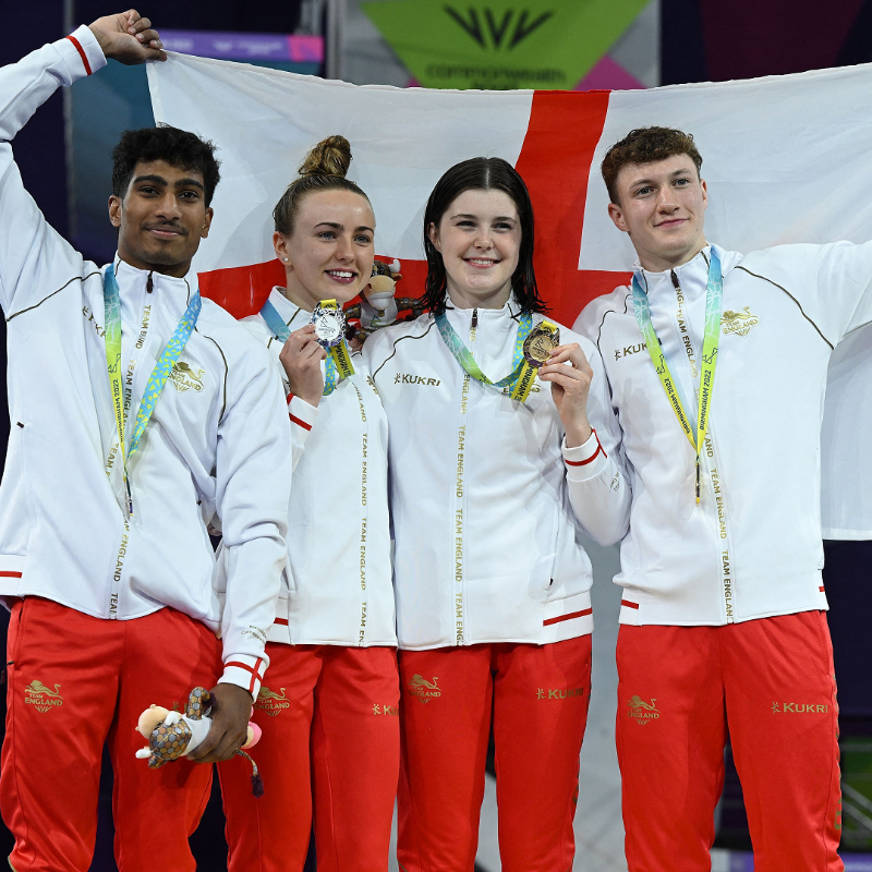 Swim_England's tweet photo. On 🔝 of the medal table
Six 🥇, four 🥈 and five 🥉 medals
𝘽𝙚𝙨𝙩-𝙚𝙫𝙚𝙧 𝘾𝙤𝙢𝙢𝙤𝙣𝙬𝙚𝙖𝙡𝙩𝙝 𝙂𝙖𝙢𝙚𝙨 𝙥𝙚𝙧𝙛𝙤𝙧𝙢𝙖𝙣𝙘𝙚 ✅

@TeamEngland's divers ended #Birmingham2022 in style! Read more ⤵️

#B2022 | #PartofthePride | #BringItHome | #InspiredToTry
