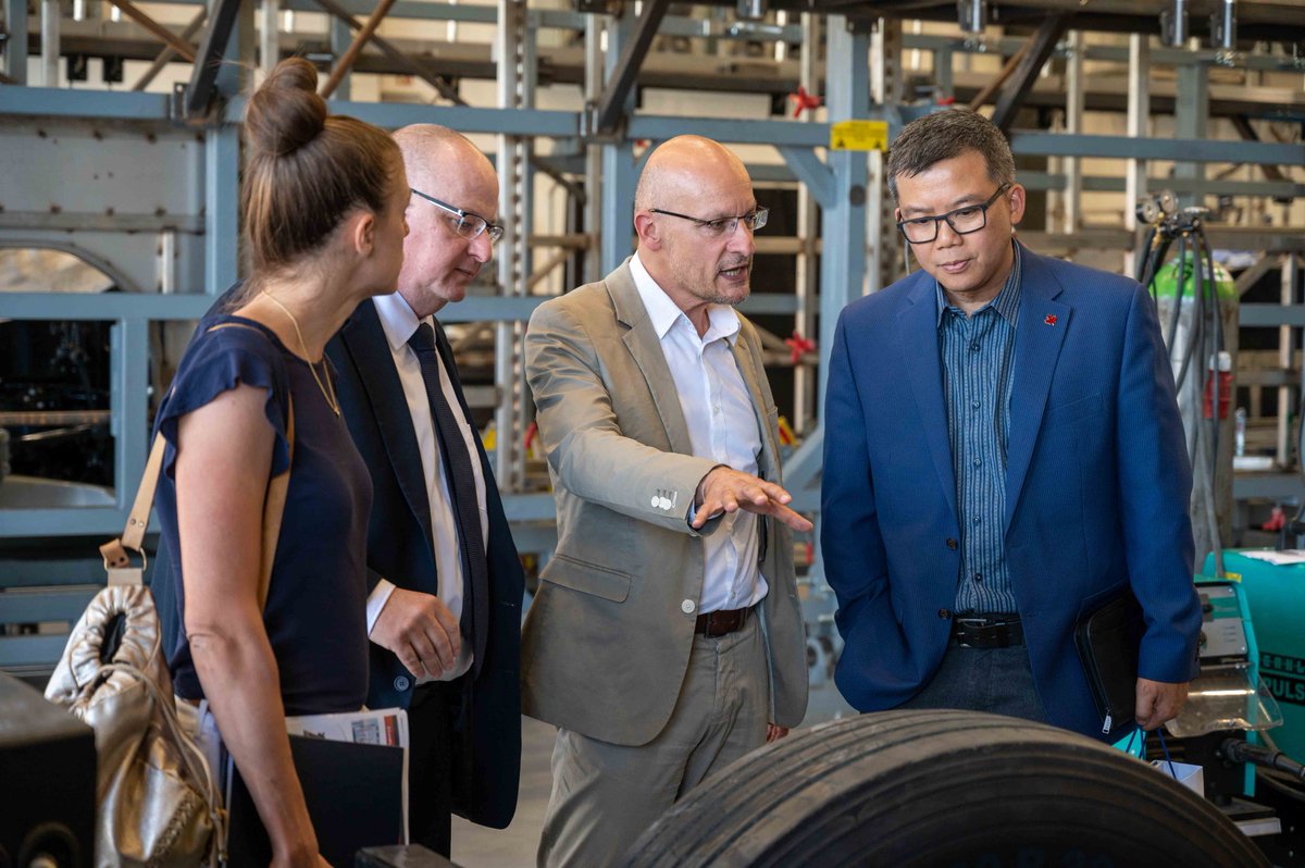 Francis Uy tweet media