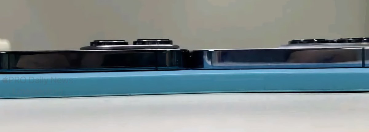Apple_Geek_Actu's tweet photo. Des photos ( vraies ?) montrent #iPhone14Pro à côté de l'iPhone 13 Pro, ce qui donne une idée des différences en terme de design. 

On peut voir une différence de taille du bloc photo ainsi que le remplaçant de l'encoche.

Qu'en pensez-vous ? https://t.co/e26jIxcTTP