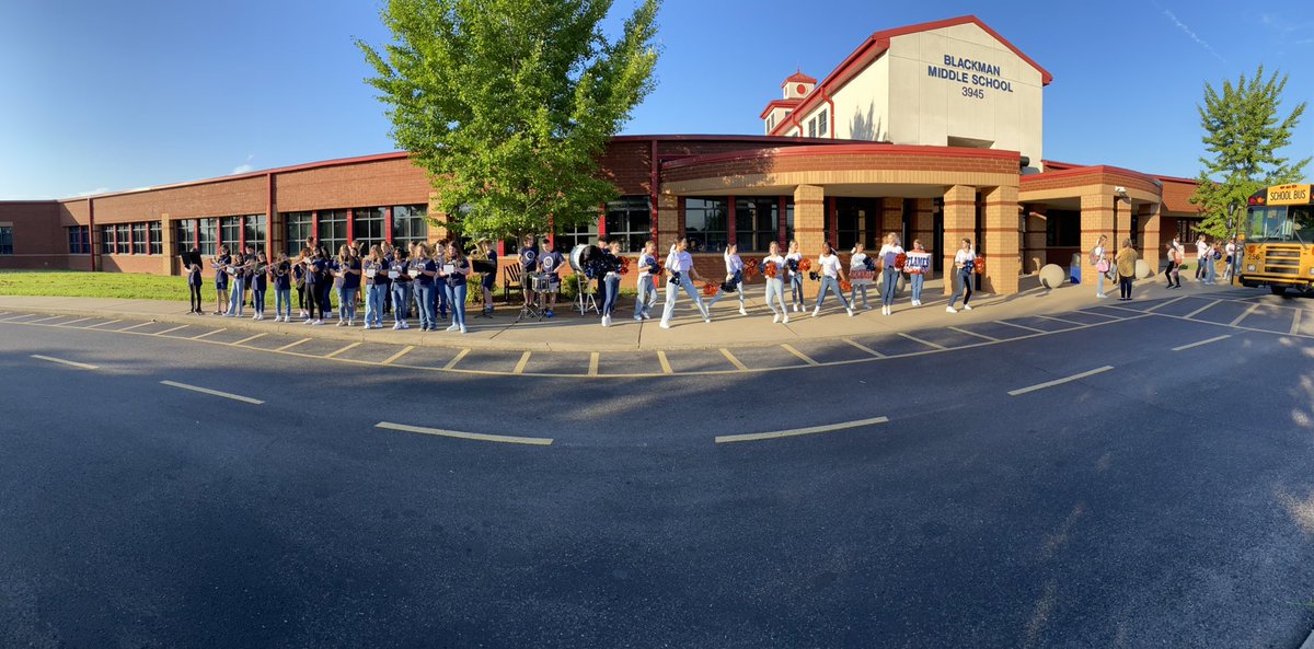 bmsflamesband's tweet photo. First Full Day of School!!! #bmsflames #fantheflames https://t.co/F2NxlzteFT