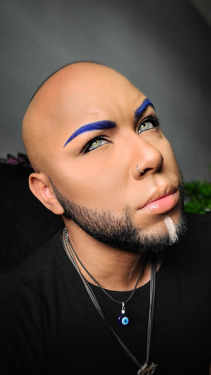 MakeupByStevenT's tweet photo. Blue Monday. Sapphire Matte Hy-Power Pigment Paint by @hauslabs in the brows. #MUAnotMUE #makeupartist #makeupByT #makeupByStevenT #hauslabs https://t.co/AzU7pCJCGr