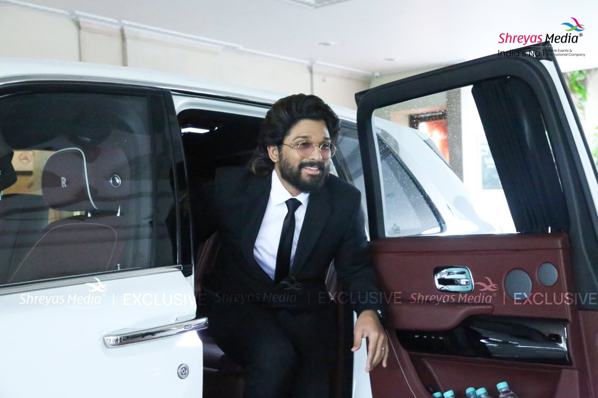 RockyAAcult's tweet photo. #Indianstyleicon
@alluarjun 😎💥 https://t.co/6e3qZgwjd5