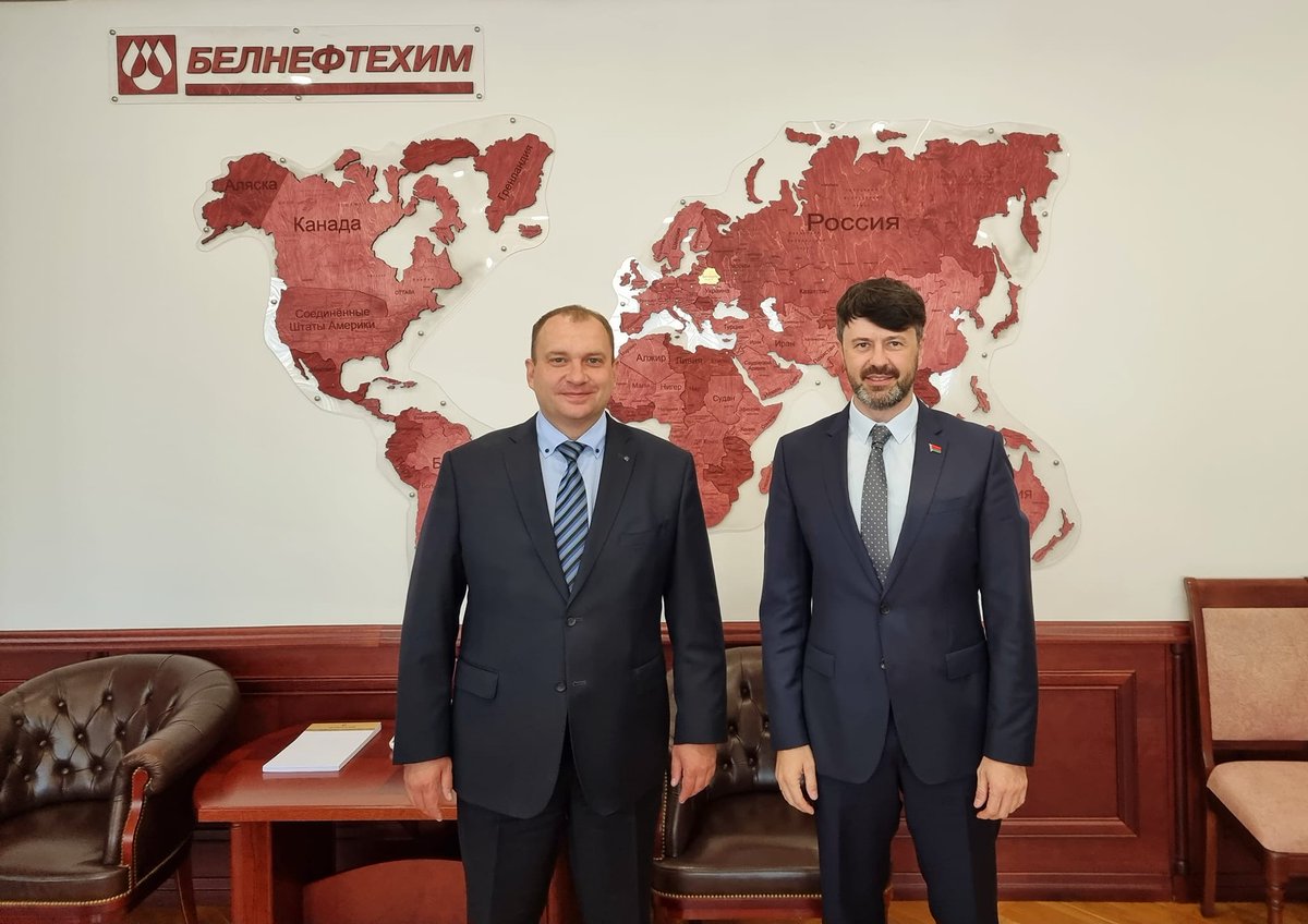 Realizou-se hoje a reunião entre o Embaixador de #Belarus 🇧🇾 S.Lukashevich e o presidente da Empresa Estatal de Petróleo e Química #Belneftekhim A.Rybakov. Foi discutida cooperação 🇧🇾-🇧🇷 mais profunda, incluindo a prontidão de fornecer #diesel ao #Brasil 🇧🇷. @BelarusMFA #comércio