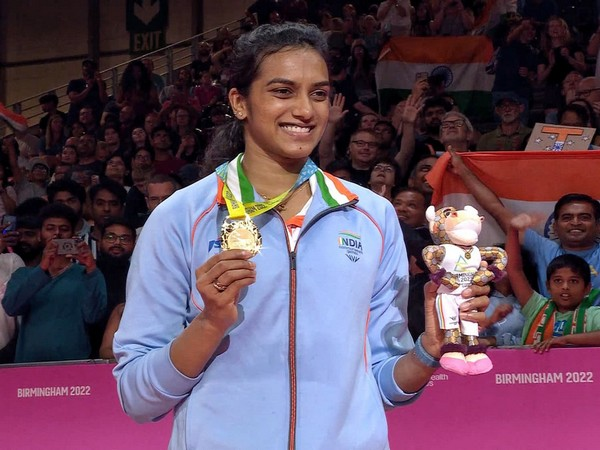 fubotvplus's tweet photo. CWG 2022: Murmu, Modi Congratulate Sindhu On Winning Gold

#CWG2022 #CWG2022India #PVSindhu #goldmedal #DroupadiMurmu #NarendraModi #SportsNews #newsupdateindia #newsportal #lokmarg #lokmargnews https://t.co/UVSSK8l7dt