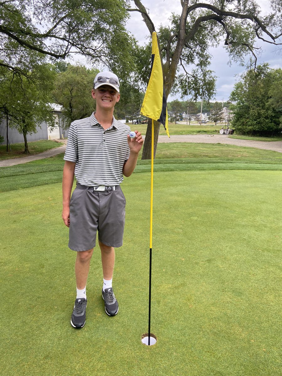 <a href="/NMealey88/">Nicholas Mealey</a> records his first career eagle at Fox Creek on #9!

<a href="/coachbelpulsi/">Michael Belpulsi</a>