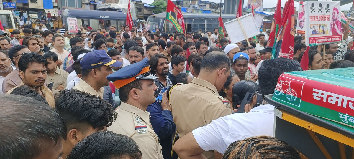SamajwadiMah's tweet photo. आज समाजवादी पार्टी प्रदेश अध्यक्ष मा. श्री अबू असिम आझमी यांच्या जन्मदिनानिम्मित अध्यक्षांचा वाढदिवस साजरा न करता त्यांचा आदेशानुसार मानखुर्द शिवाजी नगर स्थित २४ तास विषारी वायू पसरवणारी SMS बायोवेस्ट कंपनी त्वरित बंद करावी याकरिता सपा प्रदेशाध्यक्ष यांच्या नेतृत्वामध्ये..(1/3) https://t.co/bImGiCGrh1