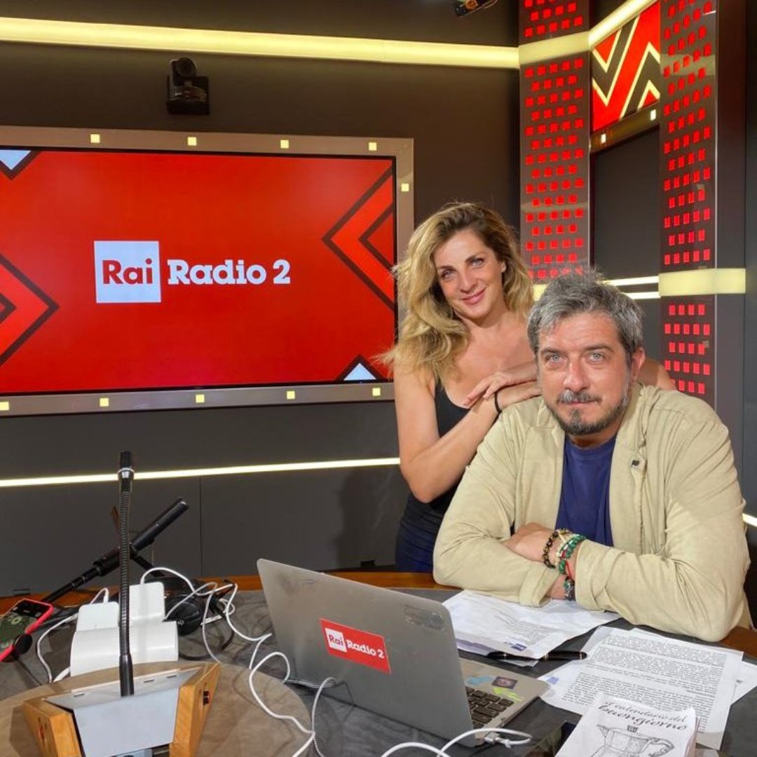 RaiRadio2's tweet photo. 📲 3487300200 per scrivere in diretta a @ElenaDiCioccio e @_PaoloRuffini
#NumeriDue ON AIR alle 16 su #RaiRadio2 📻 https://t.co/wAK8JMkazz
E in video su @RaiPlay 🖥 https://t.co/LGz6g31iqO https://t.co/tHNmV6XI9T