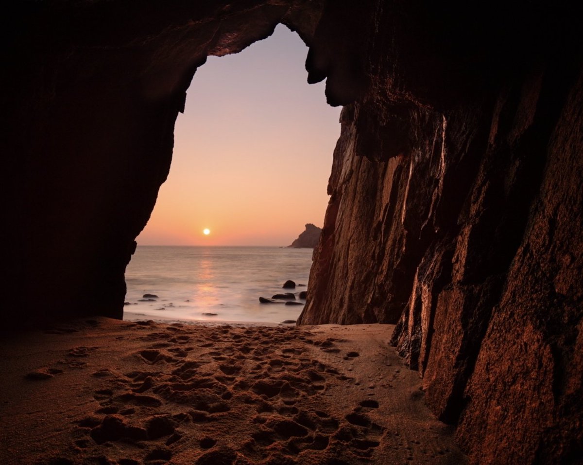 holidayfoxuk's tweet photo. 💎Hidden Gems💎

This is a little spot in Cornwall, called Nanjizal Beach. With a mystical arch called 'The Song of the Sea' and crystal pools of water, it's the perfect place to watch the sun go down 🌅

📸: Karl Davies (right)

#hiddengem #Cornwall #Travel #wanderlust https://t.co/CibVMxGeSy