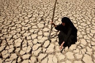 AlnuamyAmmar's tweet photo. عندما تذكرون عطش الحسين 
اذكروا جفاف دجلة والفرات
اذكروا جفاف بحيرات ساوة وحمرين و سيروان
اذكروا جفاف الاهوار 
جفت الضمائر فجفت ارض الرافدين
#العراق #انقذوا_اهوار_العراق https://t.co/AdTwNNCZS7