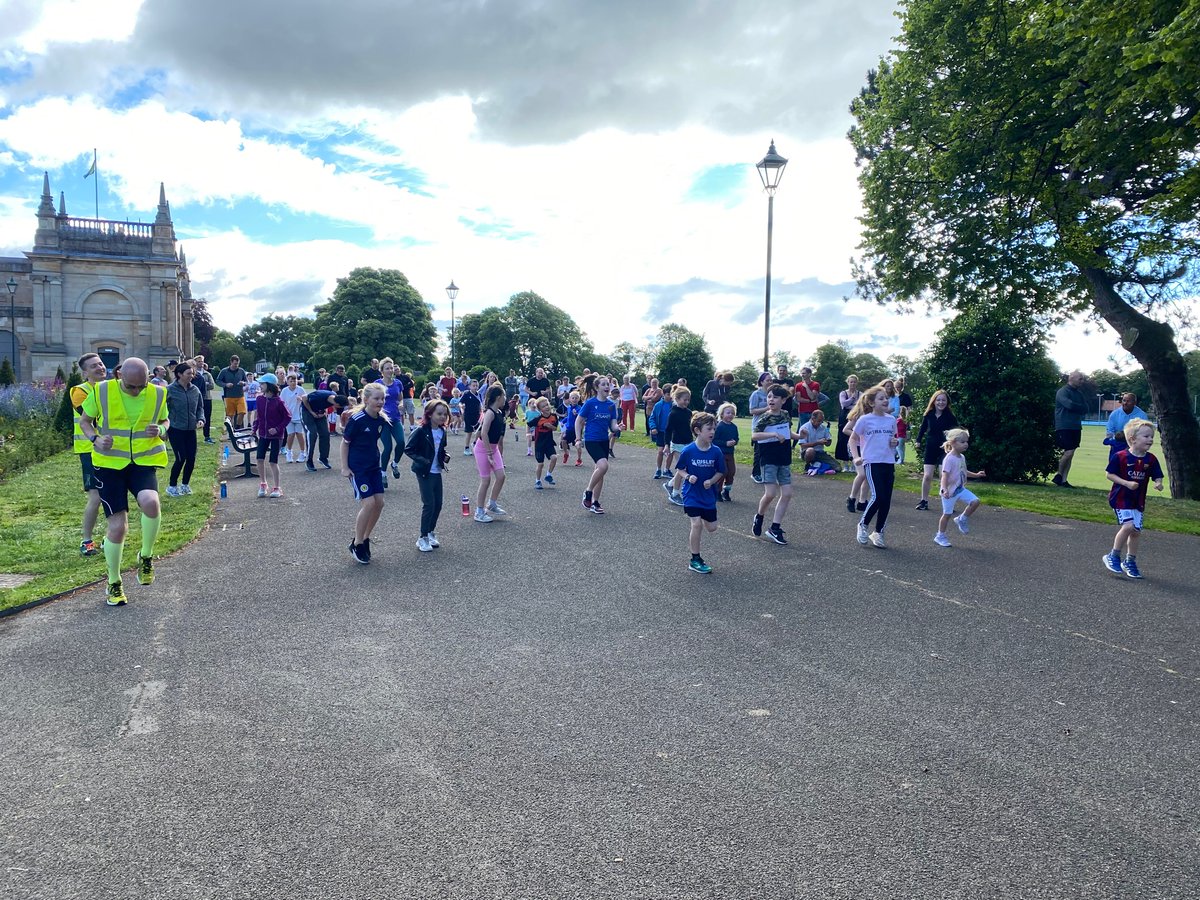 53 juniors and their families joined us yesterday morning 🙌🏼 ⛅️ 

Whether you run, jog, walk, skip, spectate or volunteer, there’s no better way to start a Sunday morning ⭐️ 

🌳 #loveparkrun #dundee #baxterpark #whatsondundee