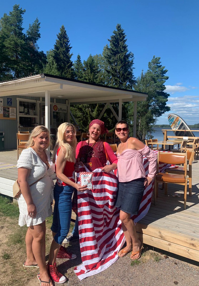 anni_maatta's tweet photo. Viikon päästä 15.8. Luttusissa juhlitaan neljättä Marianne-päivää❤️🤍 Kuvassa upeita ystäviä, joiden kanssa järjestäminen sujuu makeasti😁😍 Mukana myös ihana @Akaankaupunki Reetta. Fiilisteltiin  tapahtuma-sumaamme😍💪Kiitos jälleen @FazerGroup🍬
❤️🤍#mariannepäivä
#MakeaAkaa https://t.co/5CmCEssc4k