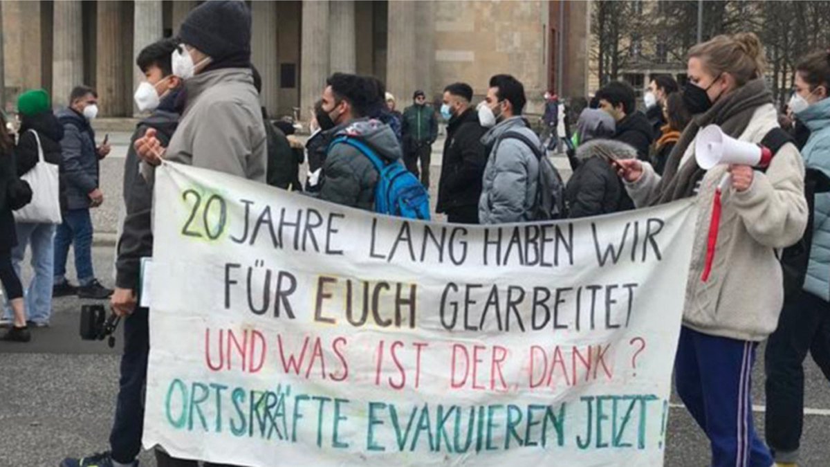 Am Samstag starten die #DontForgetAfghanistan-Proteste in #Berlin.  

⏰ 13.8., 14h, Auswärtiges Amt, Demo 

🚐 Busse aus verschiedenen Städten 

⛺ Protestcamp bis 15.8. 

📢 Für Aufnahme &amp; #Bleiberecht  

Infos hier: jogspace.net/2022/07/31/234…