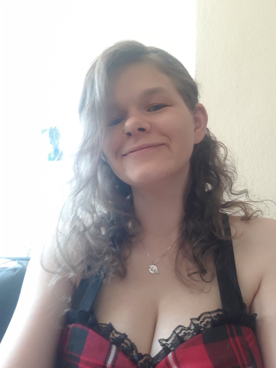 multichaotin's tweet photo. Kurz aus dem #twoff zurück mit einem überglücklichen #Montagslaecheln in der #Geburtstagsedition ❤️ https://t.co/0PvoNIYJZ1
