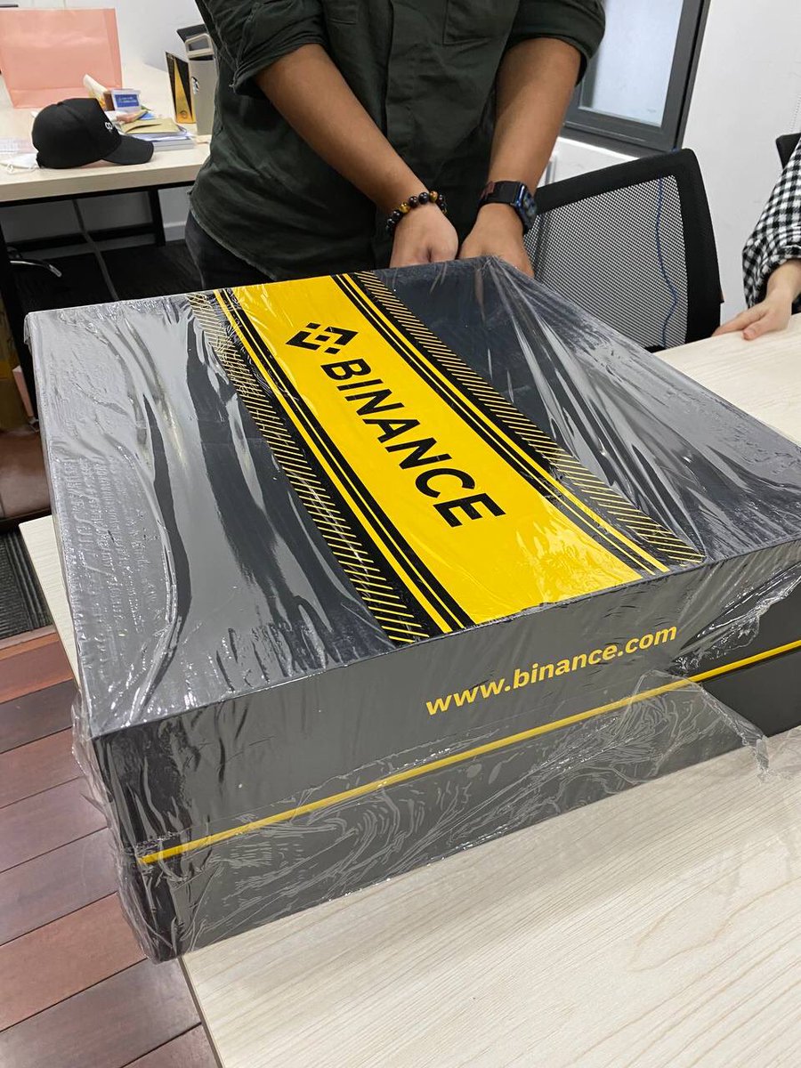 SPAC3SHIPGlobal's tweet photo. A special gift box sent to #SPAC3SHIP by @binance after Blockchain Global Day 2022. Should we do a give-away for our community, are you excited about this? 😝 https://t.co/DbjlJsaE6w