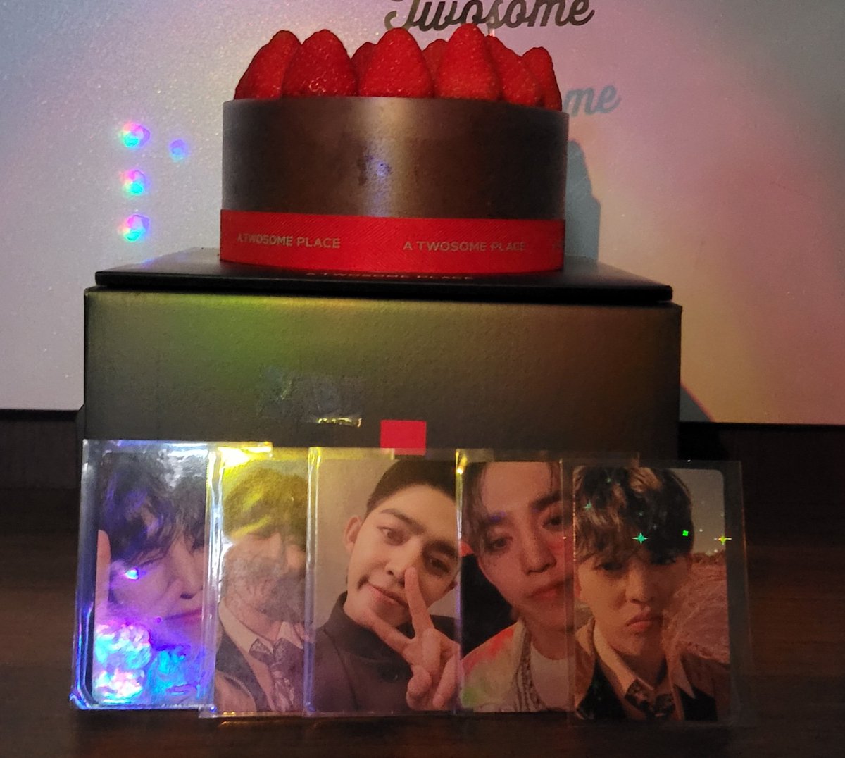 Cherrychell__'s tweet photo. 쿱스야 생일 축하해. 늦게라도 케이크 사왔어🍒

#돌고돌아_다시_찾아온_승철이의게절 
#CheersForScoupsDay
#승철이_생일_축하한다해짜나 https://t.co/msaEjLFudu