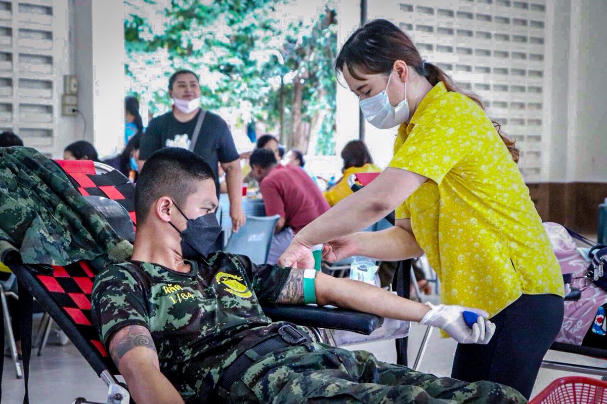 Suranaree64's tweet photo. “บริจาคโลหิตเฉลิมพระเกียรติ”
กองกำลังสุรนารี โดย กองพันทหารราบที่ 21 จัดกำลังพลร่วมบริจาคโลหิต เนื่องในโอกาสมหามงคลเฉลิมพระชนมพรรษา 90 พรรษา สมเด็จพระนางเจ้าสิริกิติ์ พระบรมราชินีนาถ พระบรมราชชนนีพันปีหลวง "12 สิงหาคม 2565" ณ หอประชุมที่ว่าการอำเภอพนมดงรัก จ.สุรินทร์ https://t.co/1dfOvBKeLn