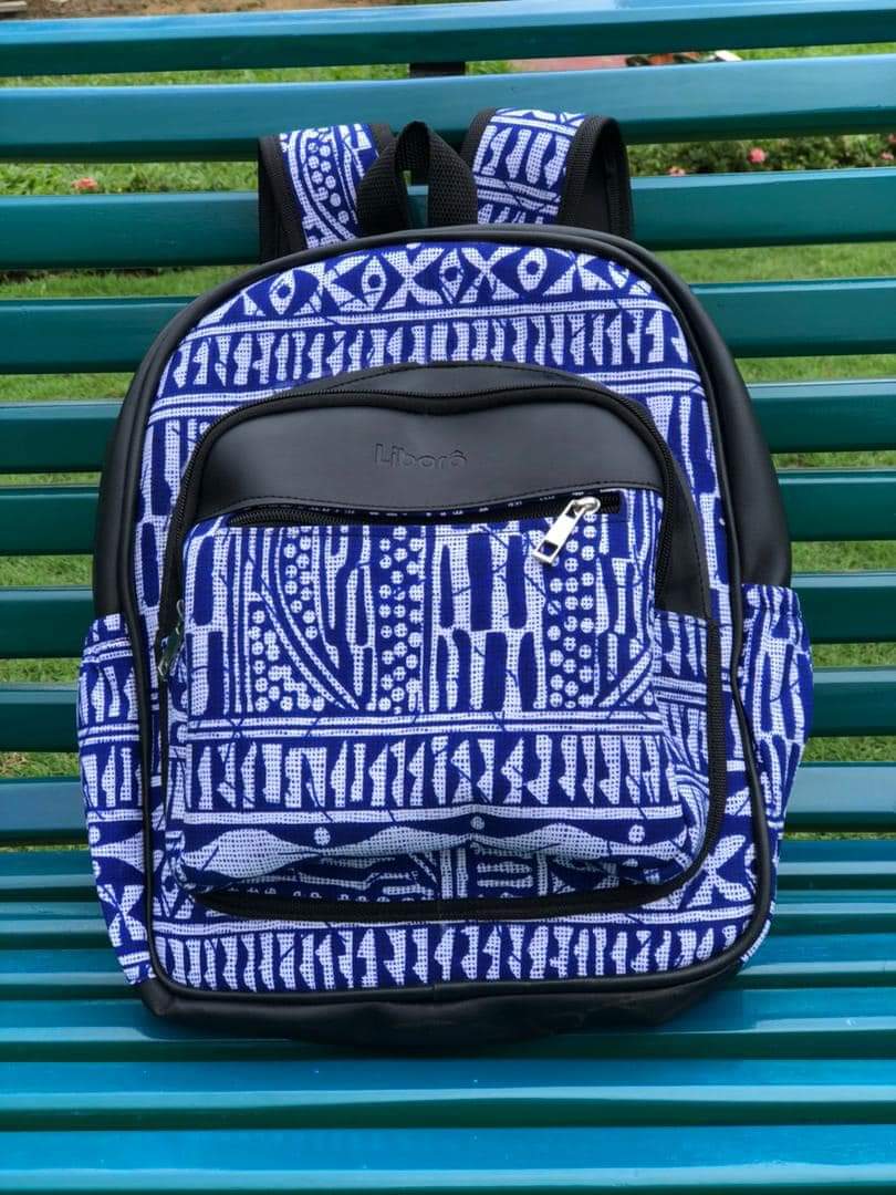 TheCameroonianZ's tweet photo. Les sacs scolaires de la marque Libarô #Cameroon.

Prix : 10 000 FCFA pour les maternelles, 13 000 FCFA pour écoliers et 15 000 FCFA pour les lycéens.

☎️ : 677989880 / 693024825 / 695346337 https://t.co/xpIKFOL1Yw