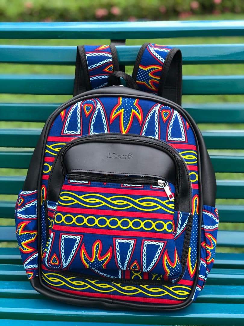 TheCameroonianZ's tweet photo. Les sacs scolaires de la marque Libarô #Cameroon.

Prix : 10 000 FCFA pour les maternelles, 13 000 FCFA pour écoliers et 15 000 FCFA pour les lycéens.

☎️ : 677989880 / 693024825 / 695346337 https://t.co/xpIKFOL1Yw
