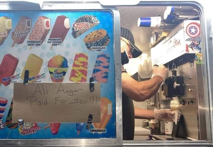 imamsays_'s tweet photo. Niaz by the icecream truck driver in the streets of North America. 🥀
 "Ali Asghar (a.s) paid for you" is written on it۔
MashAllah !! This is truly inspiring 💙
#Karbala isn't only for shia it's for humanity
#سلام_یا_حسینؑ https://t.co/ofYWY8sCGX