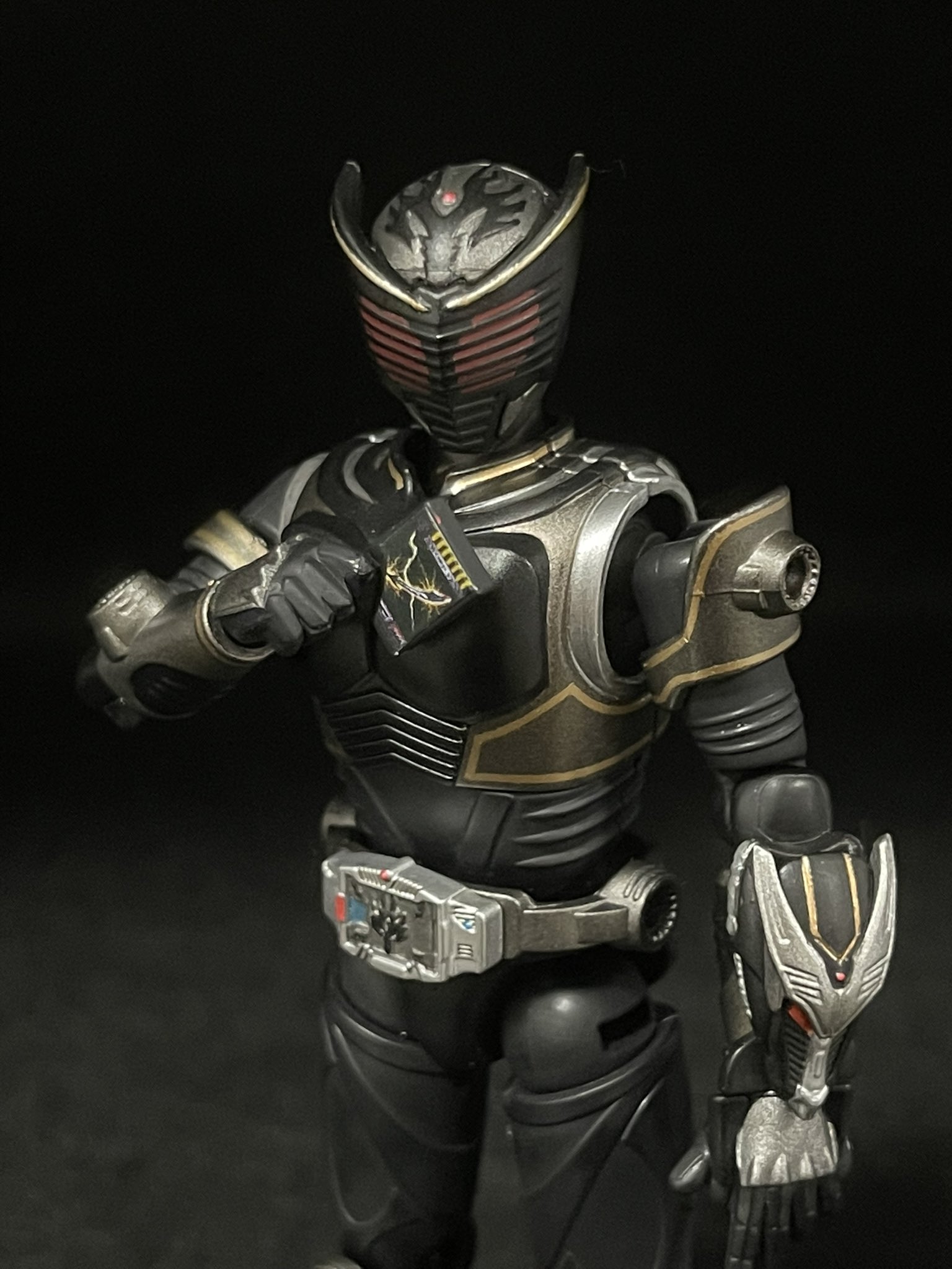 仮面ライダーリュウガ 仮面ライダーリュウガ | 仮面ライダー図鑑 | 東映