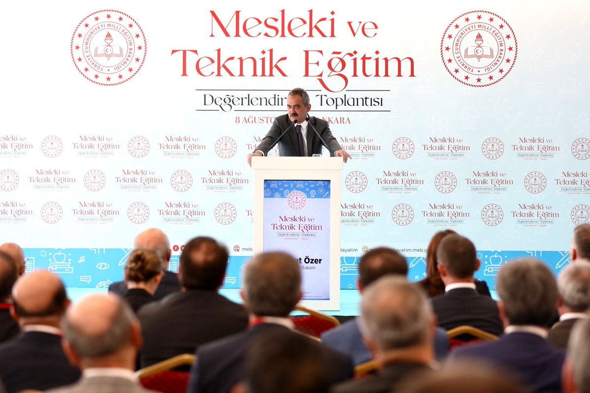 tcmeb's tweet photo. Millî Eğitim Bakanı Mahmut Özer, Ankara’da 81 ilin millî eğitim müdürü ve mesleki ve teknik eğitimden sorumlu yöneticileriyle mesleki ve teknik eğitim değerlendirme toplantısında bir araya geldi.

👉 https://t.co/6HnfyVW9TB https://t.co/uGpDCQmPRl