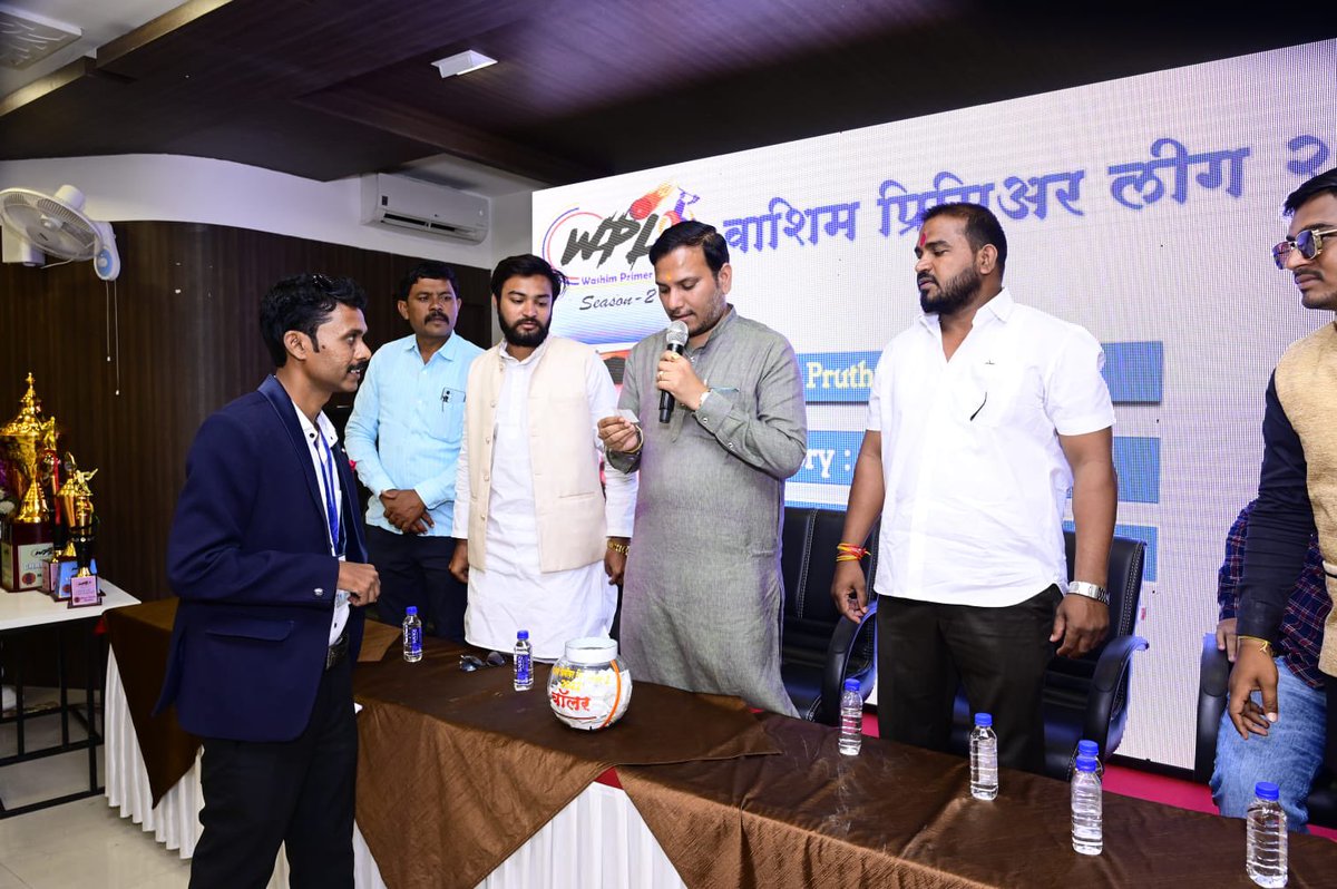 SabirBaigMirza1's tweet photo. WPL या स्पर्धाच्या माध्यमातून  आपल्या वाशिम जिल्ह्याच नाव नकीच उंचावेल 👌🤝🏏 WPL मध्ये सहभागी झालेल्या सर्व टीम व खेळाडुना हार्दिक हार्दिक शुभेच्छा 💐💐 तसेच पंचकमिटी व आयोजक यांना खुप खुप शुभेच्छा. @ameetzanak @DilipsarnaikINC @DrWajahatmirza @BaluMurkute https://t.co/pIBL2G89fi