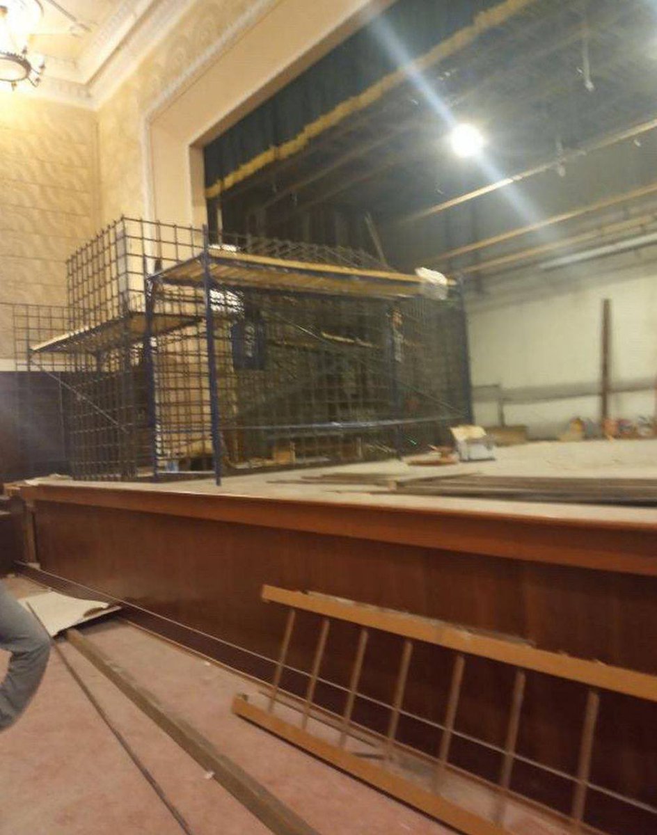 yasviiit's tweet photo. 🤬In Mariupol, on the stage of the philharmonic hall, the occupiers are collecting prison cells, in which they plan to hold a show trial of Ukrainian prisoners of war already in September.
#RussiaTerroristState #HelpUkraine @BBCWorld @UN @vonderleyen @NorwayAmbUNOG @maritaulvskog https://t.co/4GG83NEsZw