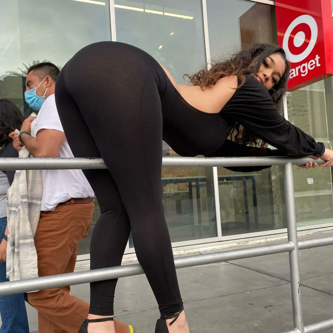 imroxylexi's tweet image. Need some floss?