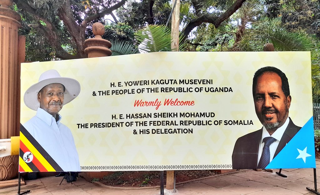 XasanGacaliye's tweet photo. #Madaxwaynaha Uganda, @KagutaMuseveni iyo dadwaynaha dalkiisa ayaa maanta si diiran #Kampala ku soo dhowaynayo Madaxweynaha #Soomaaliya, @HassanSMohamud iyo wafdiga ballaaran uu hoggaaminayo ee ka kooban wasiirrada #Arrimaha #Dibadda, #Gaashaandhigga iyo #Ganaacsiga #JFS.
1/3 https://t.co/tJTIzKwVcP