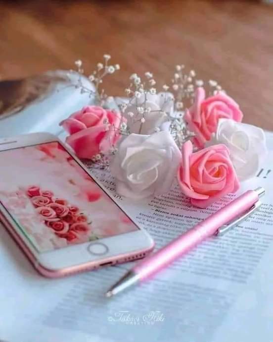 من أبسط حقوق نفسك عليك أن يهتم بك كما تهتم انت ..
أن يثق بك مثلما تثق أنت ..أن تعطي ولكن امنح لنفسك ولو جزء بسيط من العطاء ...
أن تشعر انك متكأ لمن تحب وليس وقتما يحب...
الحب والأمان ليسوا مرهونين بزمان ولا مزاجيه ولا مكان 
صباحكم سعادة يارب 💚🌺🌺