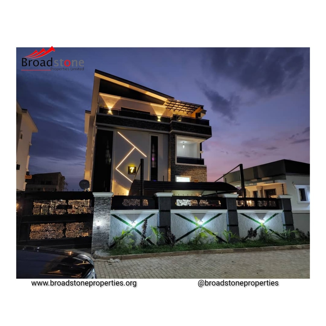 BroadstoneProp1's tweet photo. New Week Gorgeousness 😍😍😍

Double tap if this is What your Dream Home Looks like👍👌. 

https://t.co/BIsqvZSGGK
Enquiry:08118770006

#erica #daniella #shettima #obidients #swat #abujadeveloper #abujarealestate #abujarealtor #lugbe #abuja https://t.co/tlVVjfnaQ4